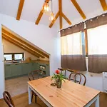 Bay View Apartment *