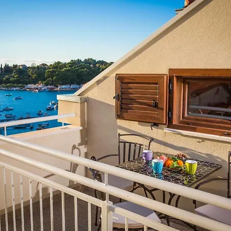 Bay View Apartment *