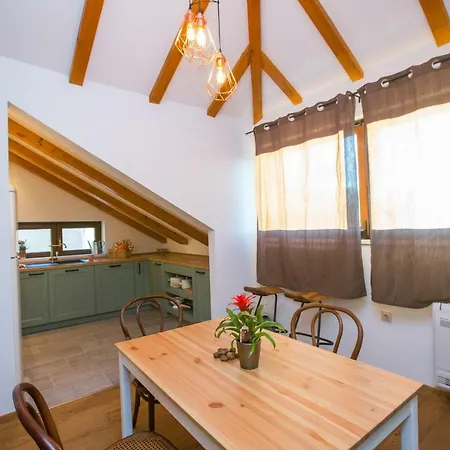 Bay View Apartment *